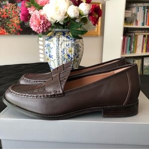 Vionic Waverly Croc loafer in Chocolate, Size 10